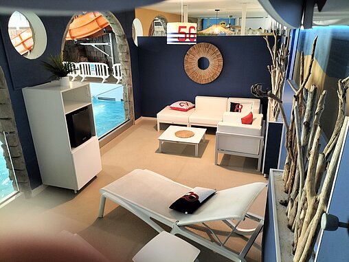 Les cabanas VIP d'Aquaparc sont situées sur la terrasse de la piscine à vagues. Elles offrent un espace cosy et un confort maximale pour personnes au maximum.